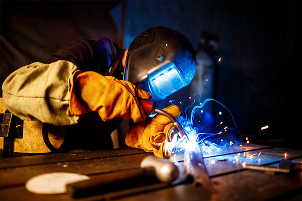 Quality inspection and structural stress testing of CNC cutting machine frame